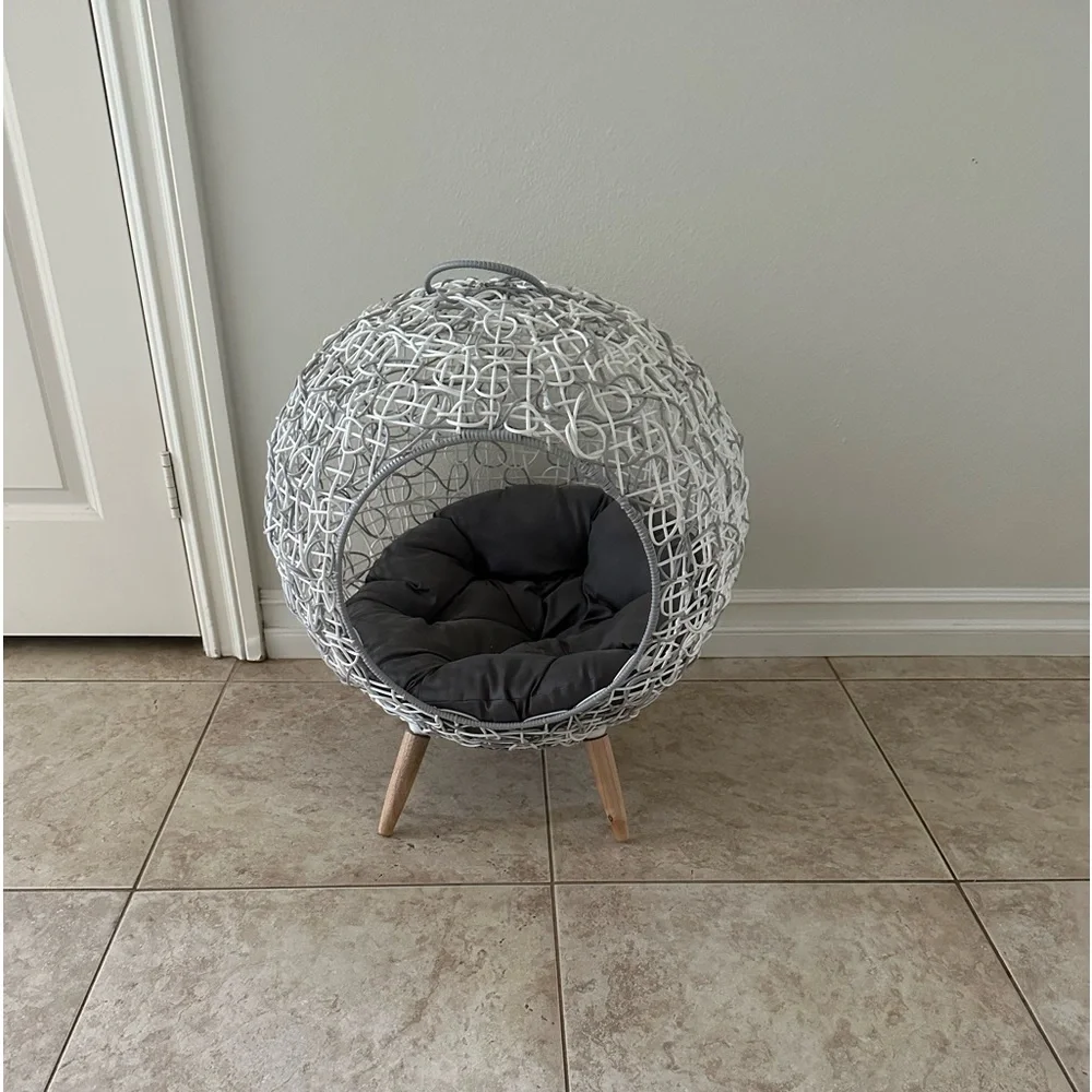 Pet bed - cool design never used